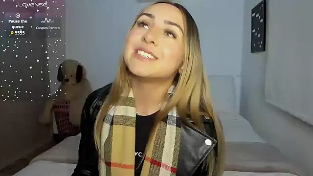 Snapshot of sophi_mooreno chatting on October 17, 2025, 11:51 pm sophi mooreno online show from October 17, 2025, 11:51 pm