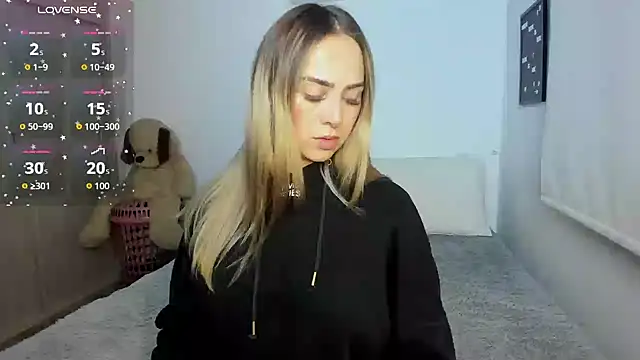 Snapshot of sophi_mooreno chatting on November 6, 2025, 12:11 am sophi mooreno online show from November 6, 2025, 12:11 am