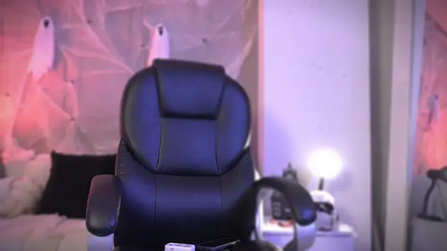 Snapshot of Frank_Farrell chatting on November 1, 2025, 12:45 am Frank Farrell online show from November 1, 2025, 12:45 am