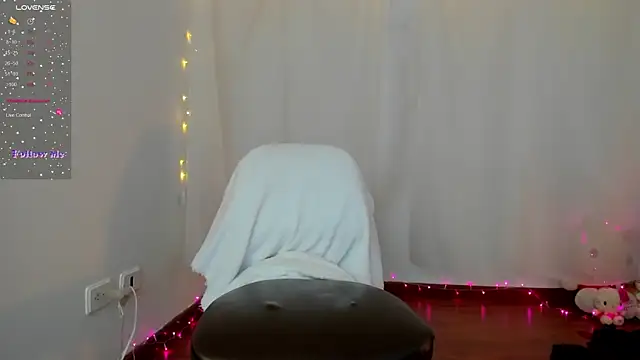 Snapshot of Silvanna-Moree chatting on December 29, 2024, 8:37 pm Silvanna-Moree online show from December 29, 2024, 8:37 pm