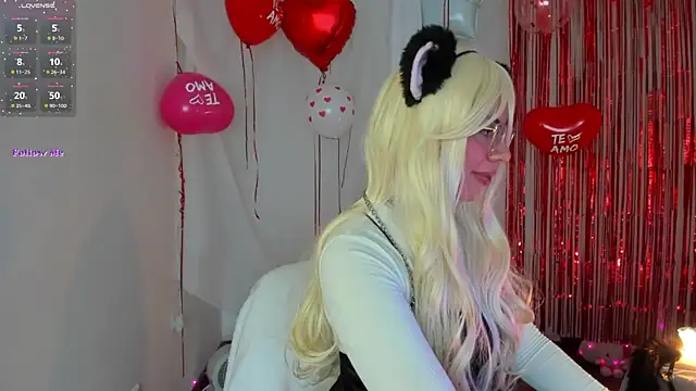 Snapshot of Silvanna-Moree chatting on February 17, 2025, 2:48 pm Silvanna-Moree online show from February 17, 2025, 2:48 pm