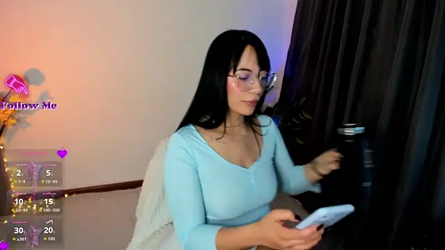 Snapshot of Silvanna-Moree chatting on November 6, 2025, 7:15 pm Silvanna-Moree online show from November 6, 2025, 7:15 pm