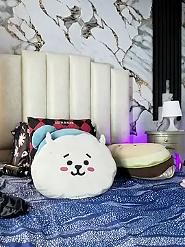 mollieblue69 online show from November 12, 2025, 1:22 pm