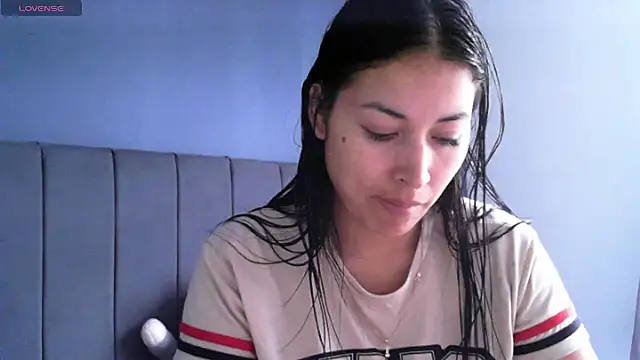 Snapshot of Sweet-Angie chatting on May 11, 2026, 4:04 pm Sweet-Angie online show from May 11, 2026, 4:04 pm