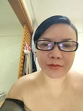 Snapshot of LILYsweetfcup chatting on December 17, 2025, 12:38 am LILYsweetfcup online show from December 17, 2025, 12:38 am