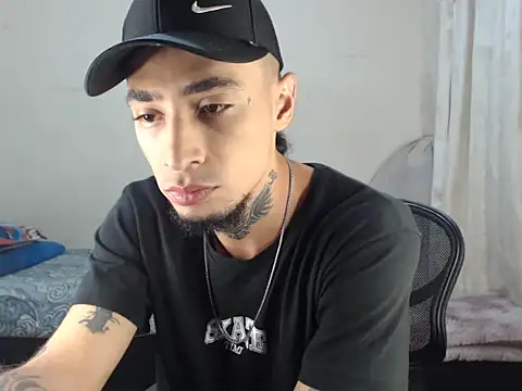 emiliano hottt online show from March 8, 2025, 5:38 am