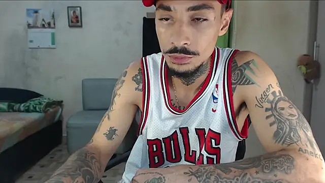Snapshot of emiliano_hottt chatting on July 24, 2026, 3:10 pm emiliano hottt online show from July 24, 2026, 3:10 pm