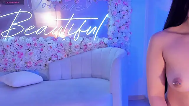 Snapshot of JadeEvansX chatting on December 27, 2024, 12:18 am JadeEvansX online show from December 27, 2024, 12:18 am