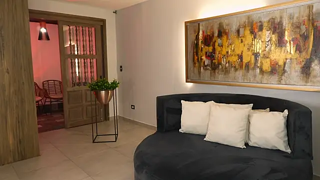 KateSunder online show from December 21, 2025, 7:37 am