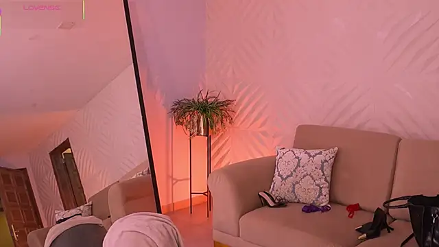 Snapshot of KateSunder chatting on June 17, 2026, 10:06 am KateSunder online show from June 17, 2026, 10:06 am