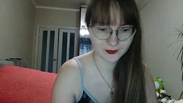 KiraGoldens online show from December 17, 2025, 6:30 am