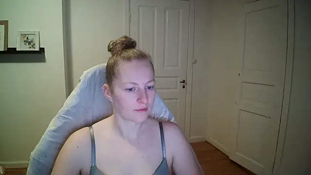 Snapshot of Girlnina-1995 chatting on November 27, 2025, 10:06 am Girlnina-1995 online show from November 27, 2025, 10:06 am