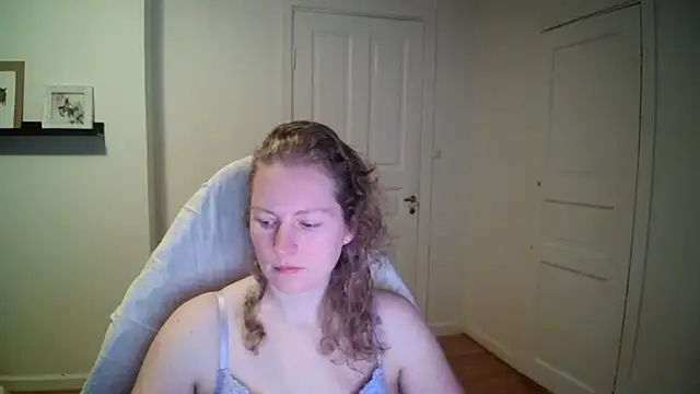 Snapshot of Girlnina-1995 chatting on December 1, 2025, 9:47 am Girlnina-1995 online show from December 1, 2025, 9:47 am