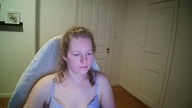 Snapshot of Girlnina-1995 chatting on December 1, 2025, 9:53 pm Girlnina-1995 online show from December 1, 2025, 9:53 pm