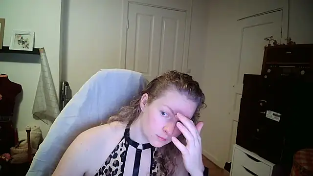 Snapshot of Girlnina-1995 chatting on December 15, 2025, 7:12 am Girlnina-1995 online show from December 15, 2025, 7:12 am