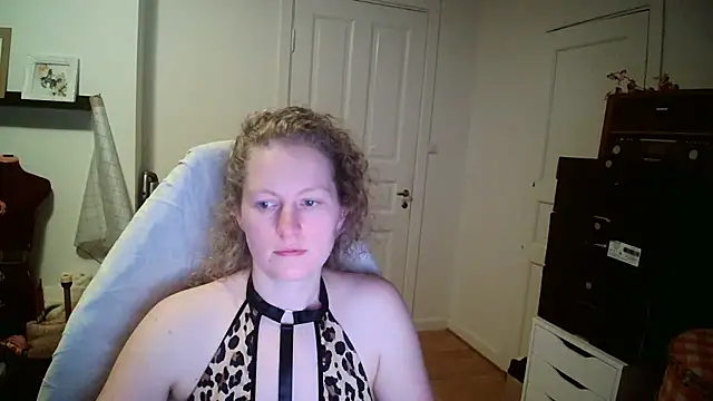 Snapshot of Girlnina-1995 chatting on December 15, 2025, 7:18 pm Girlnina-1995 online show from December 15, 2025, 7:18 pm