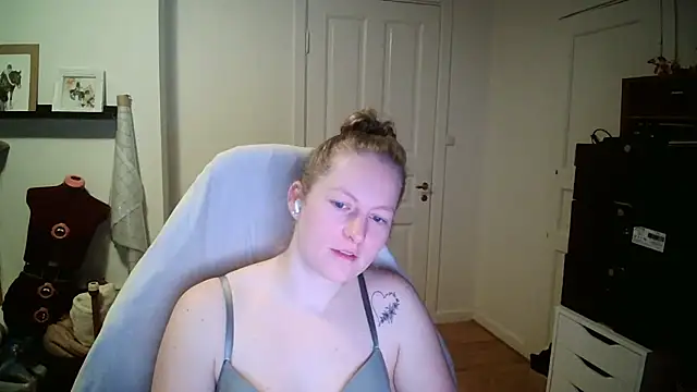 Snapshot of Girlnina-1995 chatting on January 7, 2026, 10:01 pm Girlnina-1995 online show from January 7, 2026, 10:01 pm