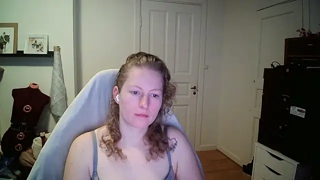 Snapshot of Girlnina-1995 chatting on January 8, 2026, 10:06 am Girlnina-1995 online show from January 8, 2026, 10:06 am