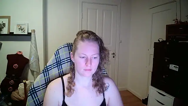 Snapshot of Girlnina-1995 chatting on January 12, 2026, 6:18 am Girlnina-1995 online show from January 12, 2026, 6:18 am