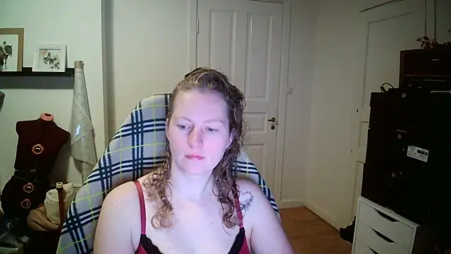 Snapshot of Girlnina-1995 chatting on January 14, 2026, 5:46 am Girlnina-1995 online show from January 14, 2026, 5:46 am