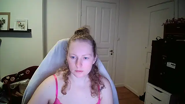 Snapshot of Girlnina-1995 chatting on February 3, 2026, 8:19 am Girlnina-1995 online show from February 3, 2026, 8:19 am