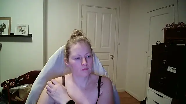 Snapshot of Girlnina-1995 chatting on February 4, 2026, 8:03 pm Girlnina-1995 online show from February 4, 2026, 8:03 pm