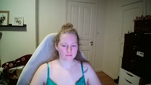 Snapshot of Girlnina-1995 chatting on February 9, 2026, 8:13 pm Girlnina-1995 online show from February 9, 2026, 8:13 pm