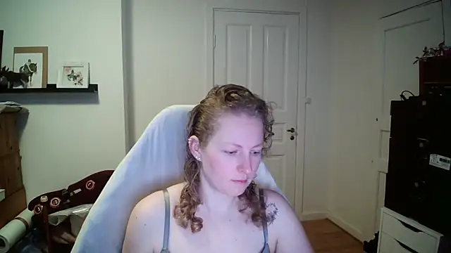 Snapshot of Girlnina-1995 chatting on February 13, 2026, 9:05 am Girlnina-1995 online show from February 13, 2026, 9:05 am