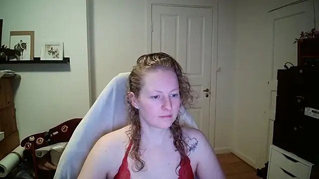 Snapshot of Girlnina-1995 chatting on February 17, 2026, 7:27 am Girlnina-1995 online show from February 17, 2026, 7:27 am