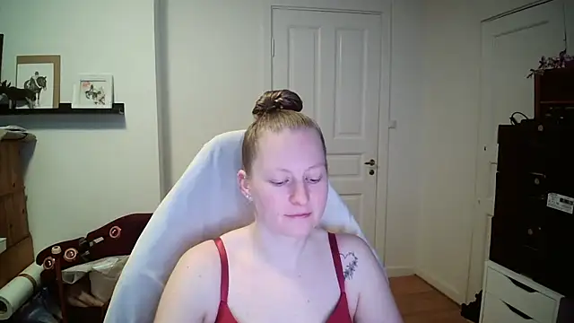 Snapshot of Girlnina-1995 chatting on February 19, 2026, 10:11 am Girlnina-1995 online show from February 19, 2026, 10:11 am