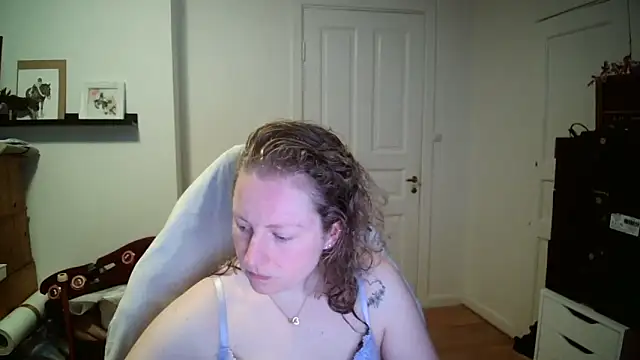 Snapshot of Girlnina-1995 chatting on February 23, 2026, 8:12 am Girlnina-1995 online show from February 23, 2026, 8:12 am