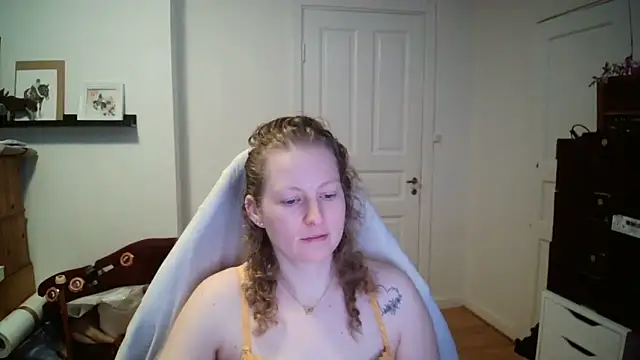 Snapshot of Girlnina-1995 chatting on February 24, 2026, 10:13 am Girlnina-1995 online show from February 24, 2026, 10:13 am