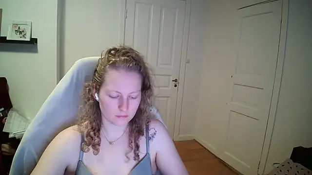 Snapshot of Girlnina-1995 chatting on March 10, 2026, 9:14 am Girlnina-1995 online show from March 10, 2026, 9:14 am