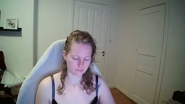 Snapshot of Girlnina-1995 chatting on March 12, 2026, 9:59 am Girlnina-1995 online show from March 12, 2026, 9:59 am