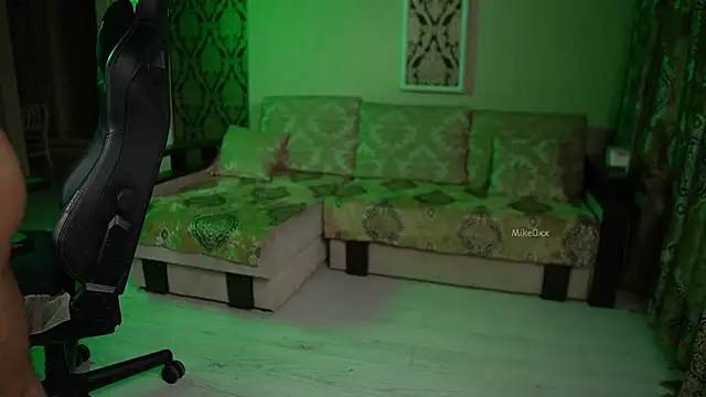 mike0xx online show from November 30, 2025, 11:14 am