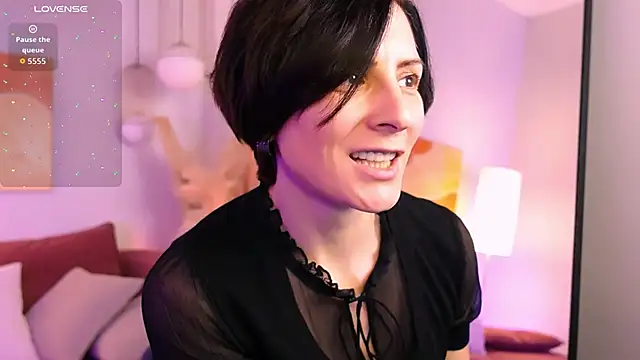 LorenDaze online show from February 18, 2026, 2:02 pm