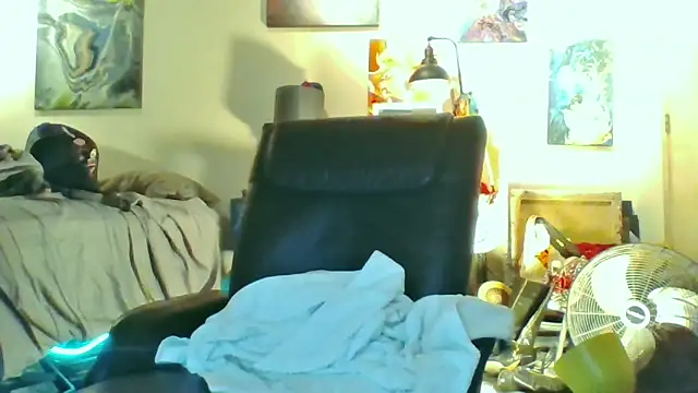 eatmeplease44 online show from November 17, 2025, 3:23 am