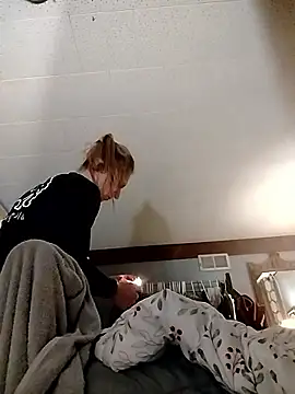 Snapshot of eatmeplease44 chatting on January 17, 2026, 12:21 pm eatmeplease44 online show from January 17, 2026, 12:21 pm