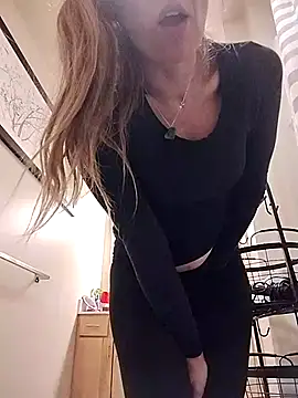 Snapshot of eatmeplease44 chatting on February 2, 2026, 11:42 am eatmeplease44 online show from February 2, 2026, 11:42 am