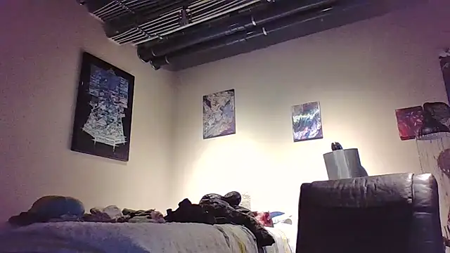 Snapshot of eatmeplease44 chatting on February 6, 2026, 12:59 am eatmeplease44 online show from February 6, 2026, 12:59 am