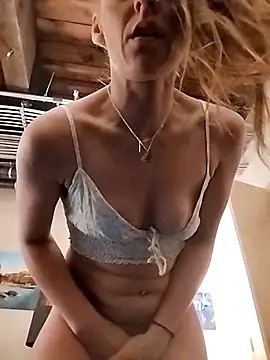 Snapshot of eatmeplease44 chatting on February 27, 2026, 8:31 pm eatmeplease44 online show from February 27, 2026, 8:31 pm