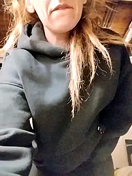 Snapshot of eatmeplease44 chatting on March 8, 2026, 9:18 pm eatmeplease44 online show from March 8, 2026, 9:18 pm