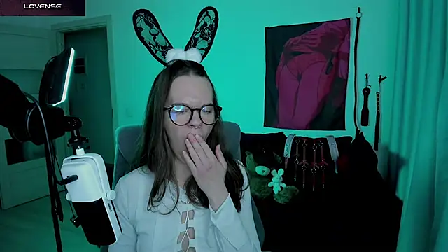 DivineBite online show from April 18, 2026, 7:58 pm