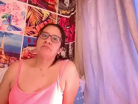 Snapshot of lucianarubi chatting on December 16, 2025, 3:39 pm lucianarubi online show from December 16, 2025, 3:39 pm