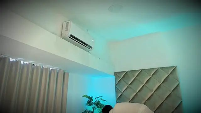 Snapshot of malaia_hills chatting on October 14, 2025, 6:52 pm malaia hills online show from October 14, 2025, 6:52 pm