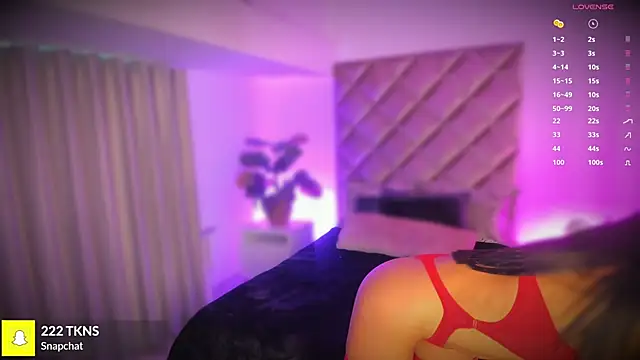 Snapshot of malaia_hills chatting on October 24, 2025, 6:37 pm malaia hills online show from October 24, 2025, 6:37 pm