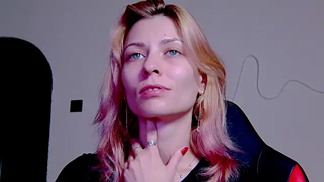 karo123421 online show from November 3, 2025, 9:38 pm