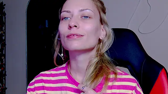 karo123421 online show from November 7, 2025, 8:53 pm