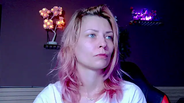 karo123421 online show from December 1, 2025, 2:11 pm