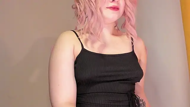 Snapshot of SueNiceeeee chatting on November 6, 2025, 10:21 pm SueNiceeeee online show from November 6, 2025, 10:21 pm